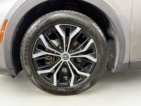 Used 2023 Toyota Crown AWD/4WD image 36