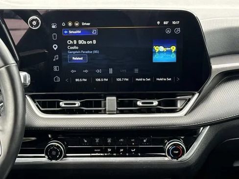 Used 2025 Chevrolet Equinox LT FWD image 17