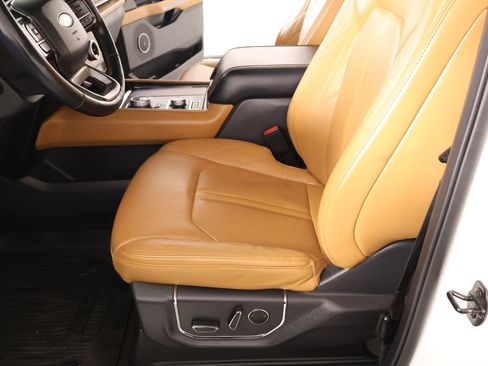 Used 2024 Ford Expedition Platinum AWD/4WD image 12