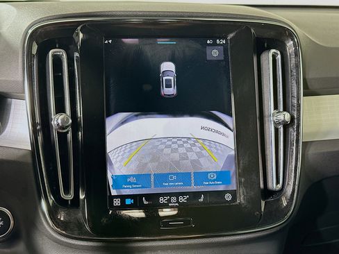 Used 2025 Volvo XC40 B5 Core image 25
