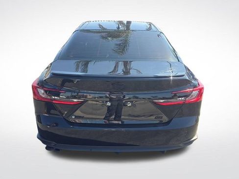 Used 2025 Toyota Camry SE w/ Convenience Package FWD image 4