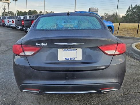 Used 2017 Chrysler 200 Limited Platinum w/ Comfort & Convenience Group image 10