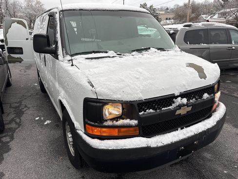 Used 2011 Chevrolet Express 3500 image 3