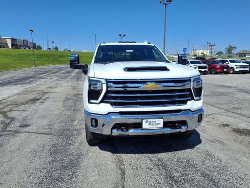 Used 2025 Chevrolet Silverado 2500 LTZ w/ LTZ Premium Package AWD/4WD image 3