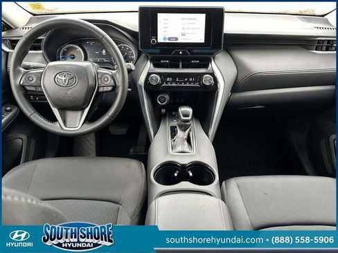 Used 2023 Toyota Venza LE image 14