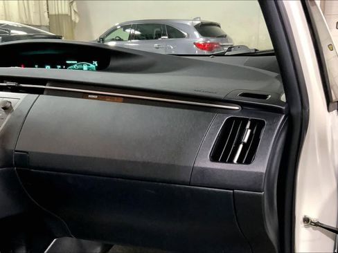 Used 2014 Toyota Prius Two image 18