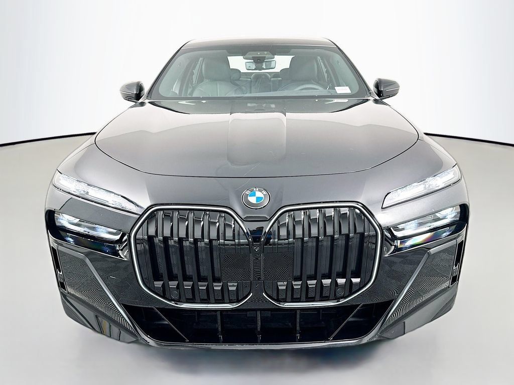 Used 2026 BMW 760i xDrive w/ Executive Package AWD/4WD image 2