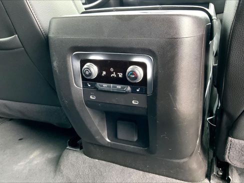 Used 2024 GMC Yukon XL Denali AWD/4WD image 36