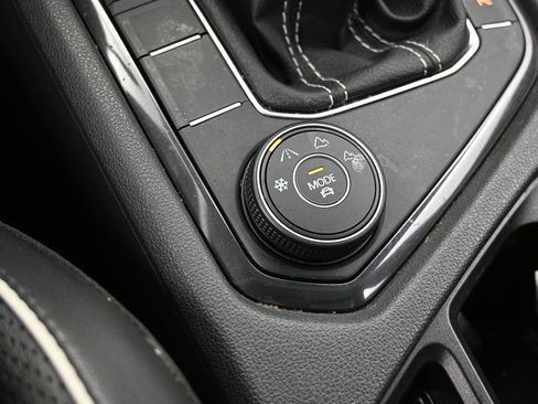 Used 2022 Volkswagen Tiguan SEL R-Line image 24