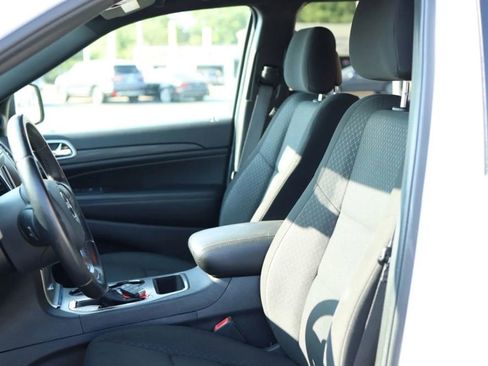 Used 2020 Jeep Grand Cherokee Laredo image 25