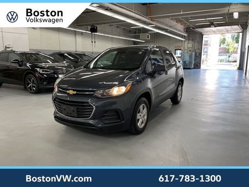 Used 2022 Chevrolet Trax LS w/ Tint and Cruise Package image 1