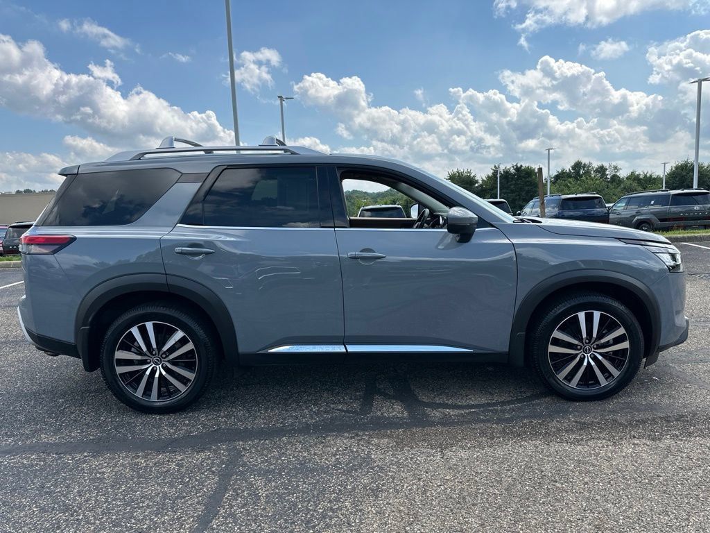 Used 2023 Nissan Pathfinder Platinum AWD/4WD image 16