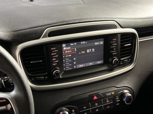 Used 2020 Kia Sorento L image 16