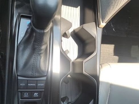 Used 2025 Toyota Camry SE w/ Convenience Package FWD image 21