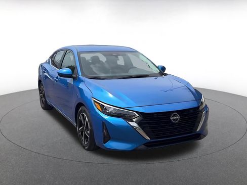 Used 2025 Nissan Sentra SV image 3