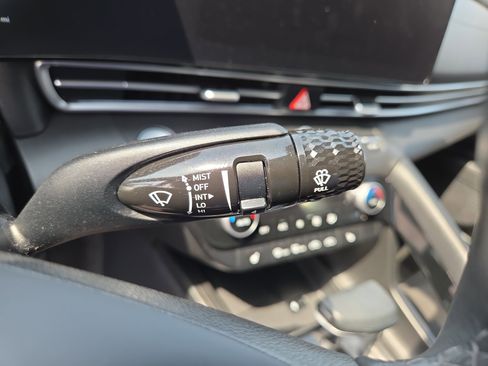 Used 2025 Hyundai Elantra SEL image 15