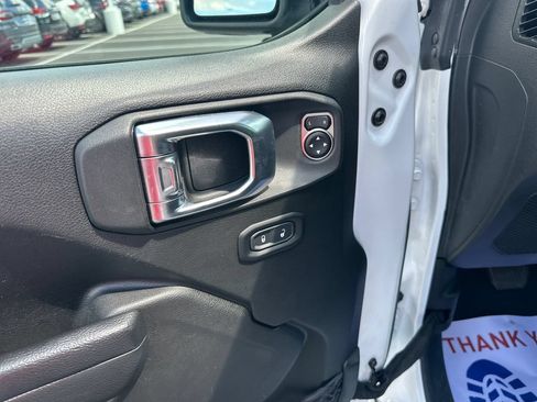 Used 2023 Jeep Gladiator Rubicon AWD/4WD image 15