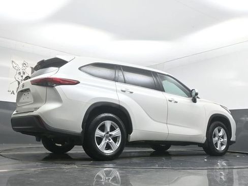 Used 2020 Toyota Highlander L image 39