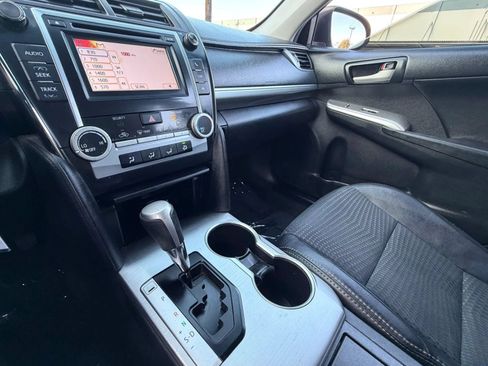 Used 2013 Toyota Camry SE FWD image 18