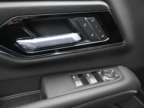 New 2026 GMC Yukon Denali w/ Sun & Power Step Package image 9