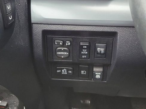 Used 2019 Toyota Tundra Platinum image 12