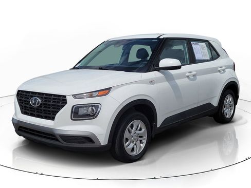 Used 2023 Hyundai Venue SE FWD image 3