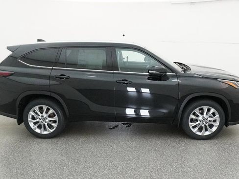 New 2026 Toyota Highlander Limited image 25