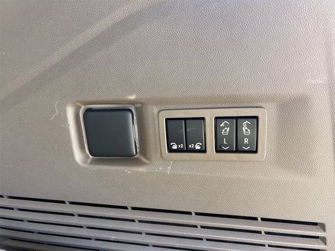 Used 2021 GMC Yukon Denali w/ Denali Ultimate Package image 34