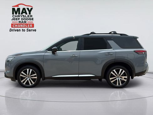 Used 2025 Nissan Pathfinder Platinum w/ Cargo Package AWD/4WD image 4