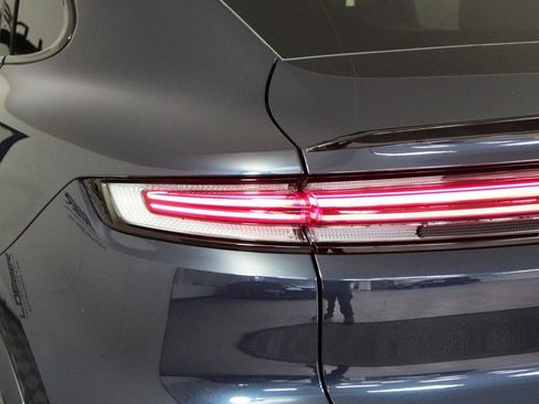 Used 2025 Porsche Cayenne Coupe image 12