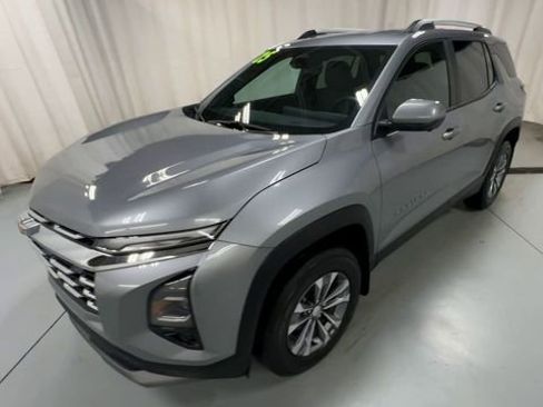 Used 2025 Chevrolet Equinox LT w/ Convenience Package II image 4