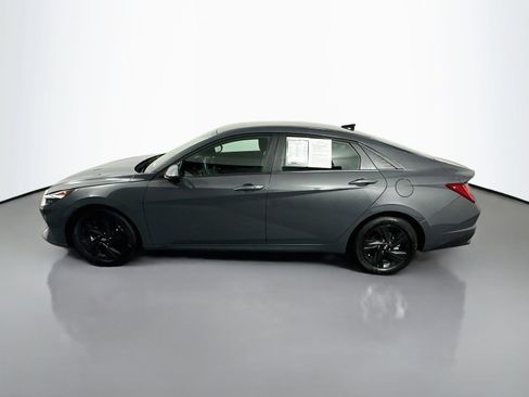 Used 2023 Hyundai Elantra Blue FWD image 4