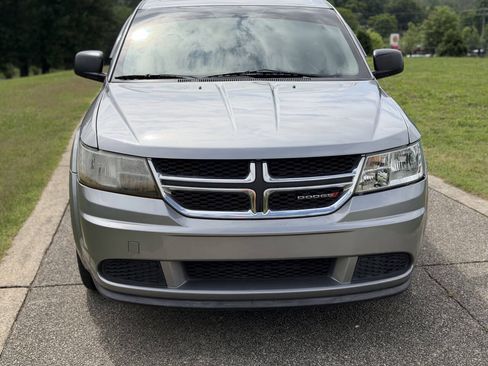 Used 2017 Dodge Journey SE FWD image 3