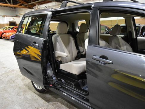 Used 2014 MAZDA MAZDA5 Touring image 34