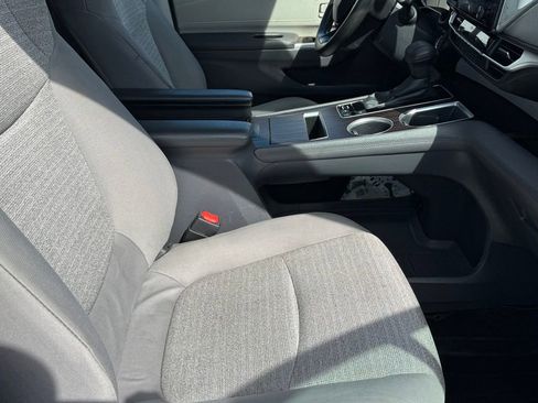 Used 2022 Toyota Sienna LE image 8