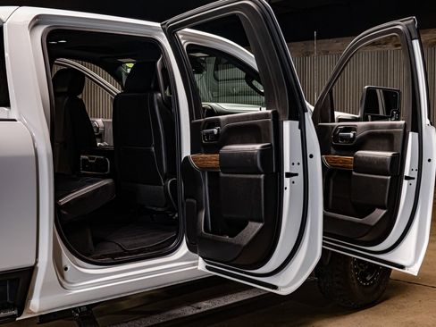 Used 2020 Chevrolet Silverado 2500 High Country w/ Z71 Off-Road Package image 26