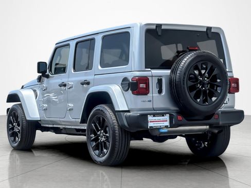 Used 2024 Jeep Wrangler Unlimited Sahara w/ Safety Group AWD/4WD image 3