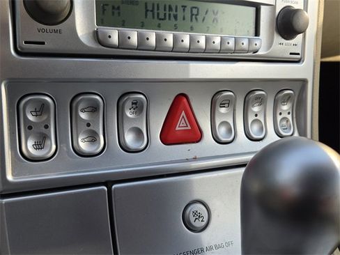 Used 2006 Chrysler Crossfire Limited image 12
