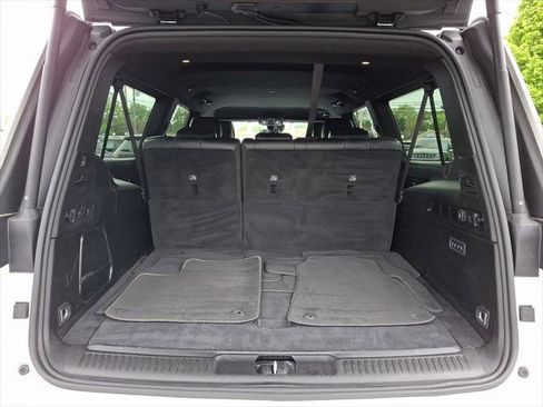 Certified 2024 Jeep Wagoneer L Series III w/ Flexible Seating Group AWD/4WD image 18