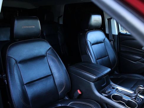 Used 2020 Chevrolet Traverse RS FWD image 24