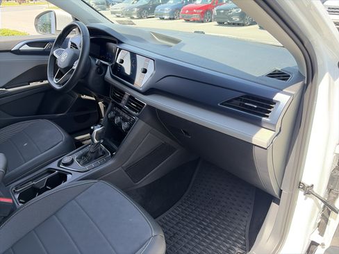 Used 2024 Volkswagen Taos SE image 34