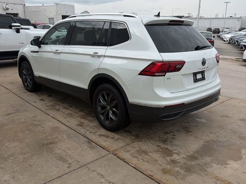 Certified 2023 Volkswagen Tiguan SE w/ Panoramic Sunroof Package FWD image 4