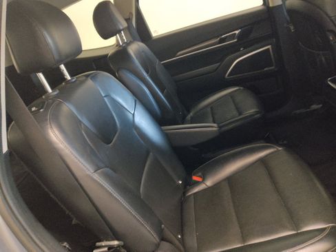Used 2020 Kia Telluride S FWD image 19
