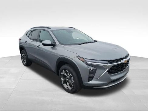 Used 2025 Chevrolet Trax LT image 7