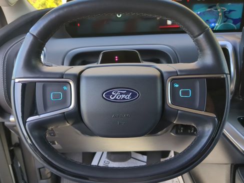 Certified 2025 Ford Expedition Platinum image 62