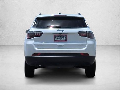 Used 2024 Jeep Compass Latitude AWD/4WD image 4