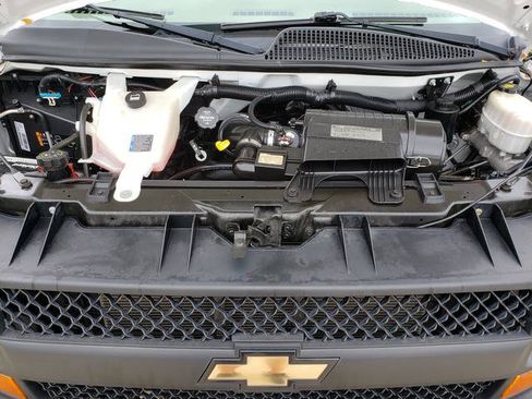 Used 2015 Chevrolet Express 3500 RWD image 26