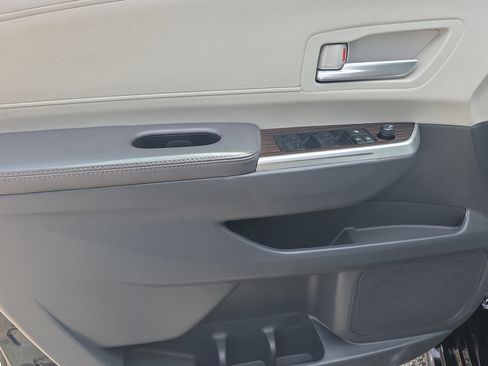 Used 2024 Toyota Sienna XLE FWD image 19