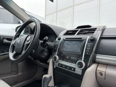 Used 2014 Toyota Camry LE image 8