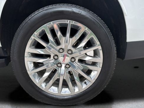 Used 2025 GMC Yukon XL Denali AWD/4WD image 30